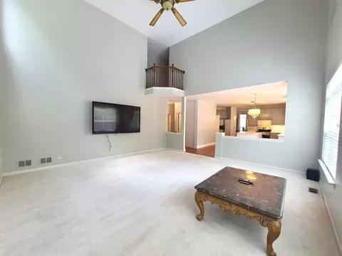 Living - 643 Wingpointe Dr, Aurora, IL 60506 photo 2 of 4