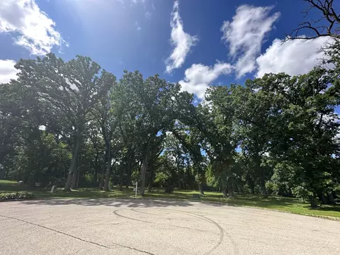 12390 Oakcrest Dr, Huntley, IL 60142