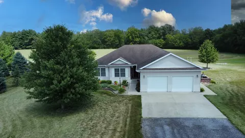 1646 N 2050 East Rd, Watseka, IL 60970