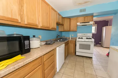 Kitchen - 646 Harbor Ter, Bartlett, IL 60103 photo 2 of 2
