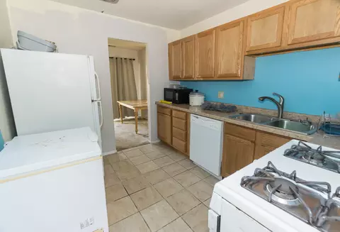 Kitchen - 646 Harbor Ter, Bartlett, IL 60103 photo 1 of 2