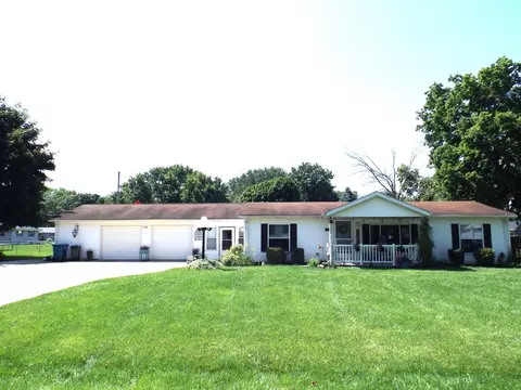 1204 Sycamore Dr, Rock Falls, IL 61071