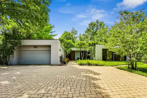 3 Coventry Ln, Lincolnshire, IL 60069