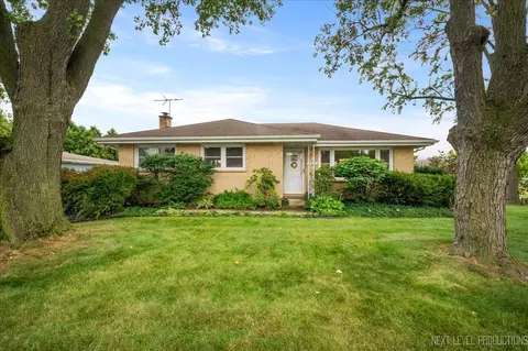 212 E Gladys Ave, Elmhurst, IL 60126