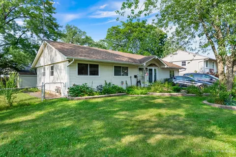 1101 Meadow Ln, Streamwood, IL 60107