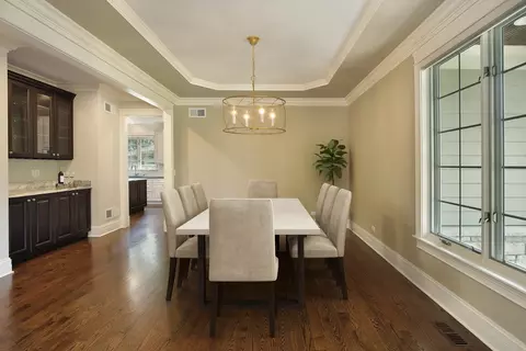 2215 Pinehurst Dr, Glenview, IL 60025 photo 3