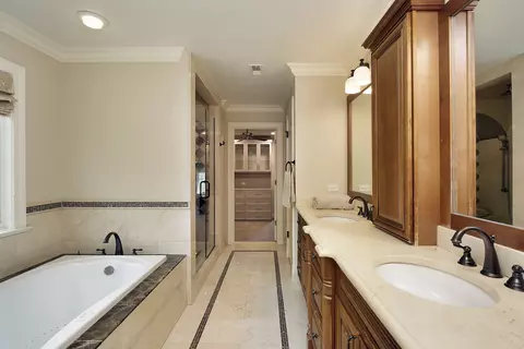 2215 Pinehurst Dr, Glenview, IL 60025 photo 14
