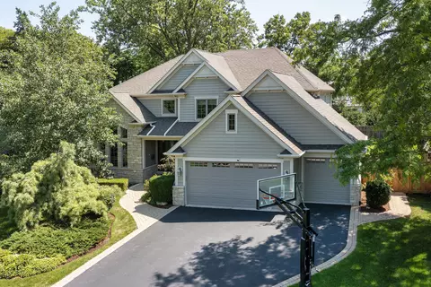 2215 Pinehurst Dr, Glenview, IL 60025