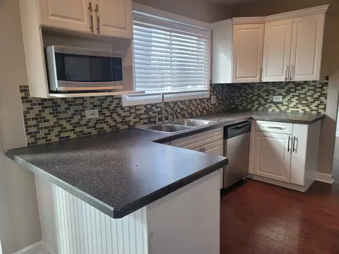 Kitchen - 24 Willow Rd, Matteson, IL 60443 photo 1 of 2