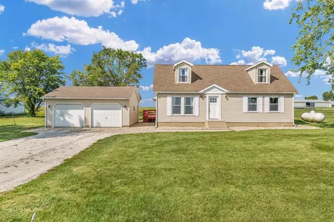 858 E 300n Rd, Gibson City, IL 60936
