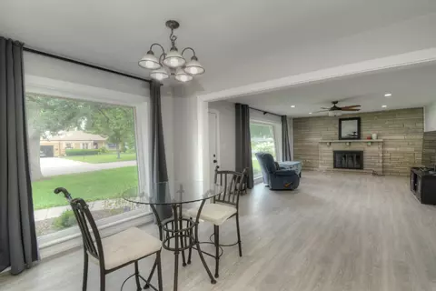 Living - 148 Central Ave, Aurora, IL 60506 photo 3 of 5