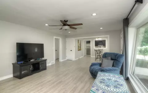 Living - 148 Central Ave, Aurora, IL 60506 photo 2 of 5