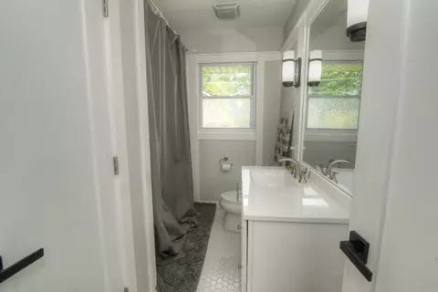 Bath - 148 Central Ave, Aurora, IL 60506 photo 2 of 2