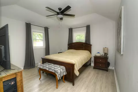 Bedroom - 148 Central Ave, Aurora, IL 60506 photo 1 of 3