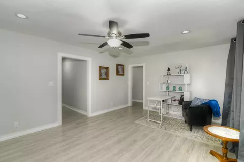Entry Way - 148 Central Ave, Aurora, IL 60506 photo 2 of 3