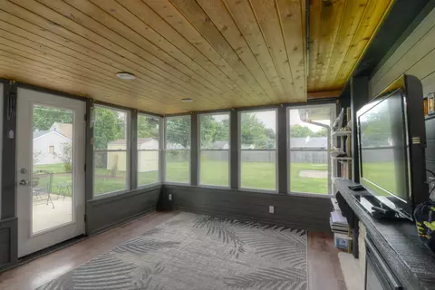 Exterior - 148 Central Ave, Aurora, IL 60506 photo 4 of 8