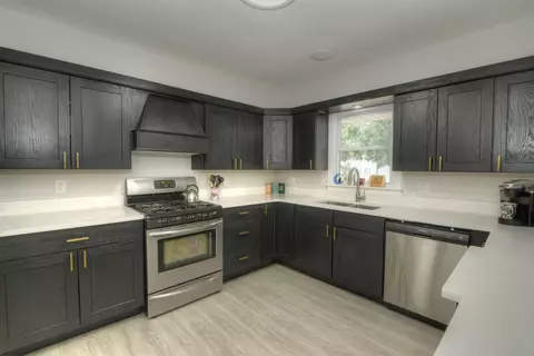Kitchen - 148 Central Ave, Aurora, IL 60506 photo 2 of 3
