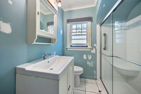 Bath - 815 Logan Ave, Elgin, IL 60120 photo 1 of 2