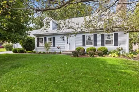 6804 Academy Trl, Rockford, IL 61107