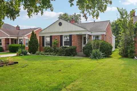 8242 N New England Ave, Niles, IL 60714