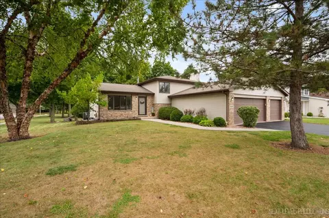 16608 Edgewood Rd, Plainfield, IL 60586