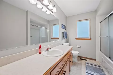 Bath - 16608 Edgewood Rd, Plainfield, IL 60586 photo 1 of 2