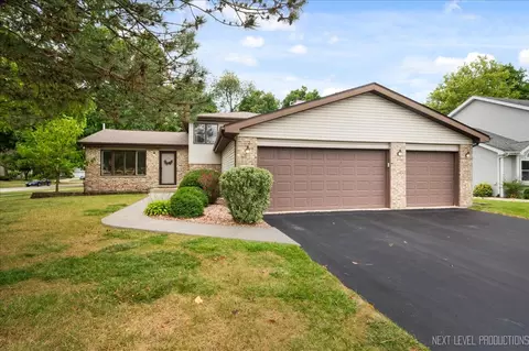 Exterior - 16608 Edgewood Rd, Plainfield, IL 60586 photo 2 of 8