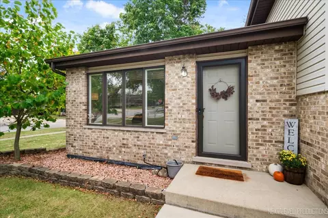 Exterior - 16608 Edgewood Rd, Plainfield, IL 60586 photo 3 of 8