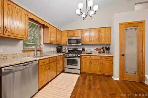 Kitchen - 16608 Edgewood Rd, Plainfield, IL 60586 photo 2 of 3