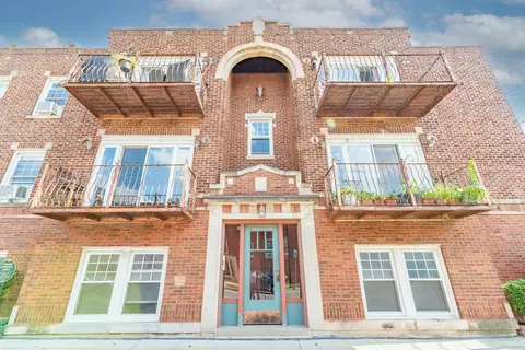 6434 18th St #1C, Berwyn, IL 60402
