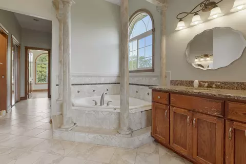 Bath - 3601 W Pinewood Dr, Monee, IL 60449 photo 3 of 5