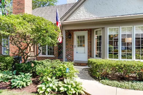 1174 Lynette Dr, Lake Forest, IL 60045