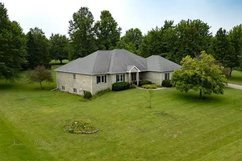 10037 Old Sawmill Rd, Bloomington, IL 61705