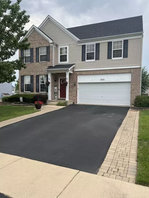 909 Monarch St, Joliet, IL 60431