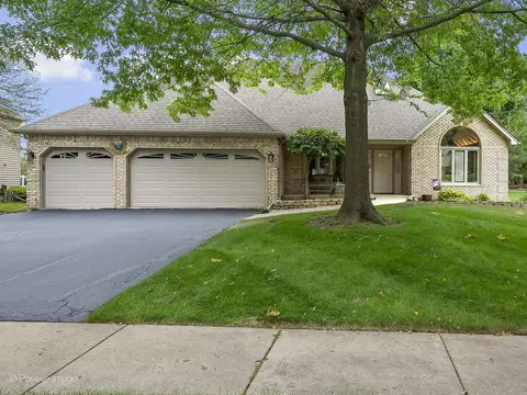 967 Lakeside Dr, West Chicago, IL 60185