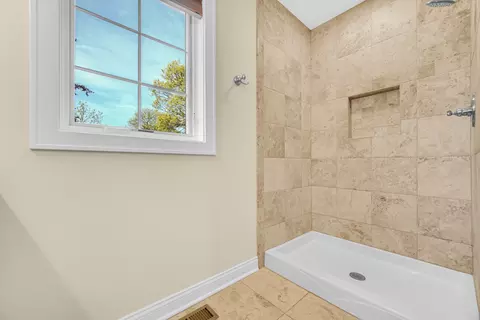 Bath - 10846 Front St, Mokena, IL 60448 photo 4 of 5