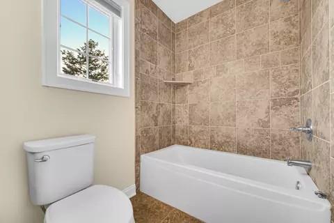 Bath - 10846 Front St, Mokena, IL 60448 photo 3 of 5