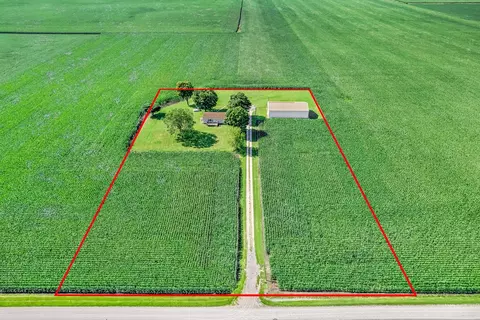 1070 N 48th Rd, Earlville, IL 60518