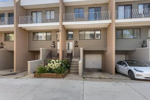 9247 W Ballard Rd, Des Plaines, IL 60016