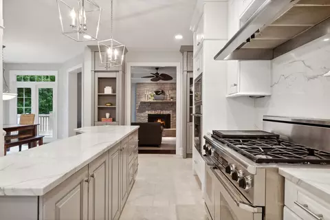 Kitchen - 220 E Scranton Ave, Lake Bluff, IL 60044 photo 4 of 6