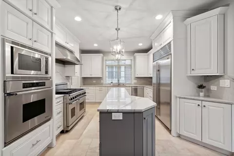 Kitchen - 220 E Scranton Ave, Lake Bluff, IL 60044 photo 1 of 6