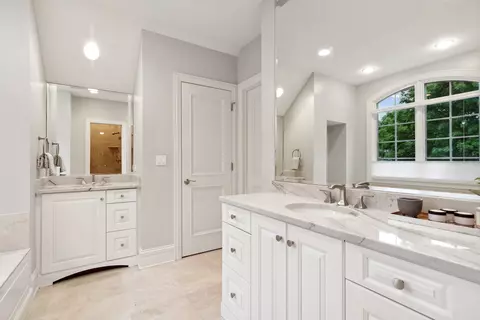 Bath - 220 E Scranton Ave, Lake Bluff, IL 60044 photo 4 of 8
