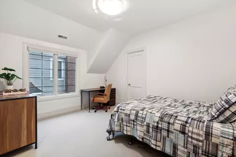 Bedroom - 220 E Scranton Ave, Lake Bluff, IL 60044 photo 5 of 11