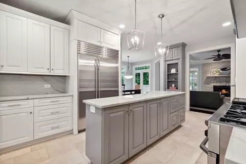 Kitchen - 220 E Scranton Ave, Lake Bluff, IL 60044 photo 5 of 6