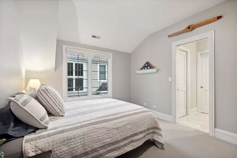 Bedroom - 220 E Scranton Ave, Lake Bluff, IL 60044 photo 7 of 11
