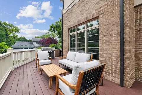 Exterior - 220 E Scranton Ave, Lake Bluff, IL 60044 photo 5 of 10