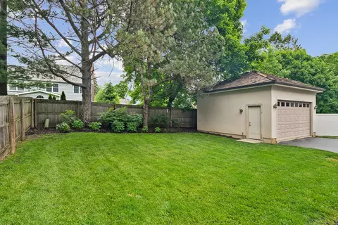 Exterior - 220 E Scranton Ave, Lake Bluff, IL 60044 photo 7 of 10