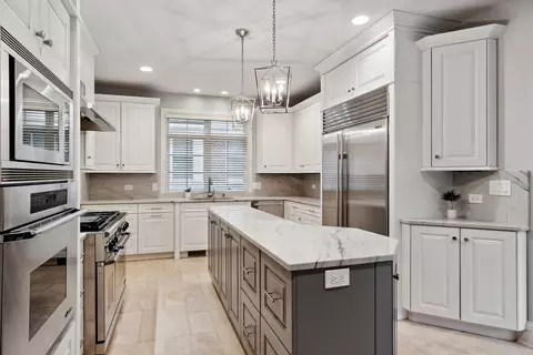 Kitchen - 220 E Scranton Ave, Lake Bluff, IL 60044 photo 3 of 6