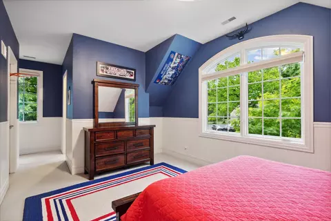 Bedroom - 220 E Scranton Ave, Lake Bluff, IL 60044 photo 4 of 11