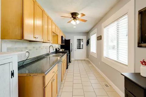 Entry Way - 1304 Welling St, Bloomington, IL 61701 photo 2 of 3